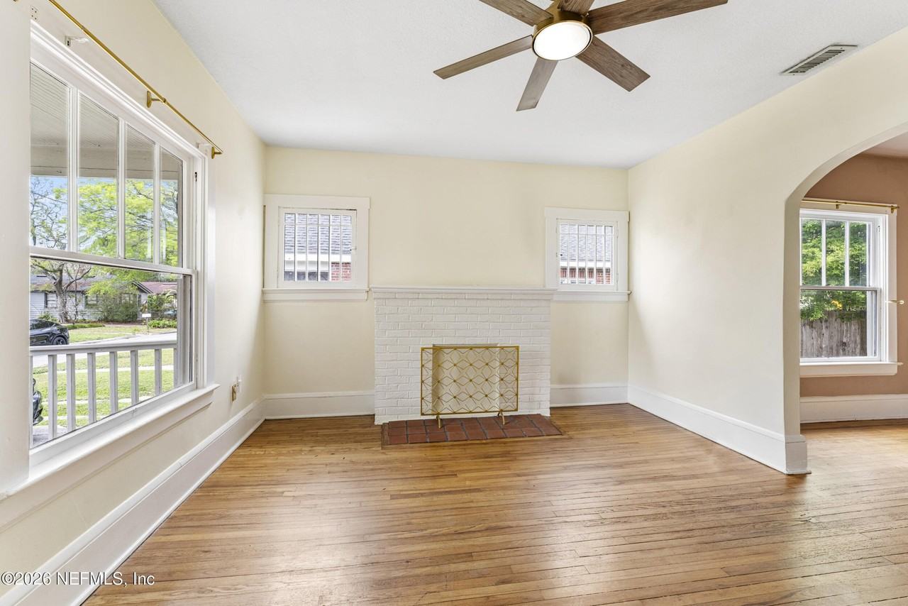 4531 Attleboro St - Photo 3 of 15