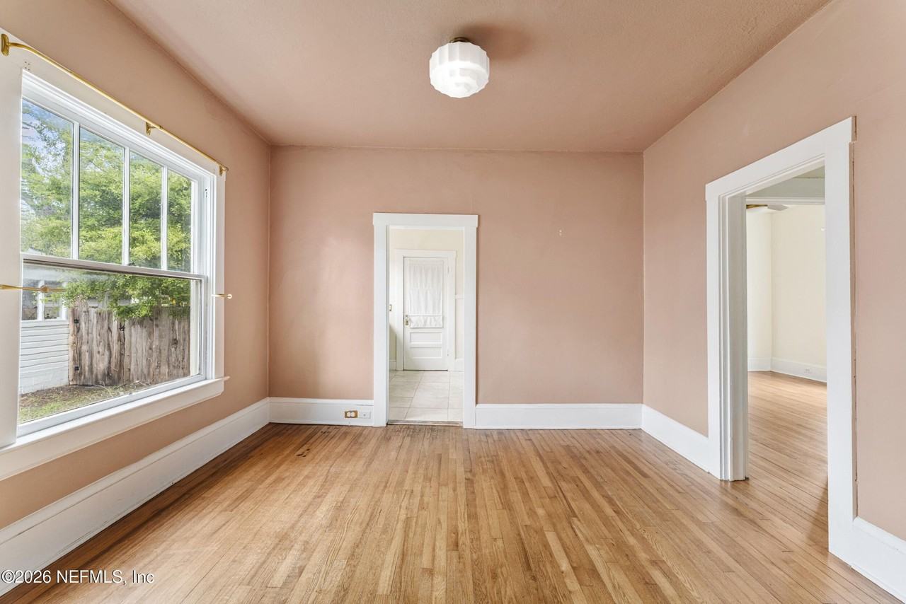 4531 Attleboro St - Photo 4 of 15