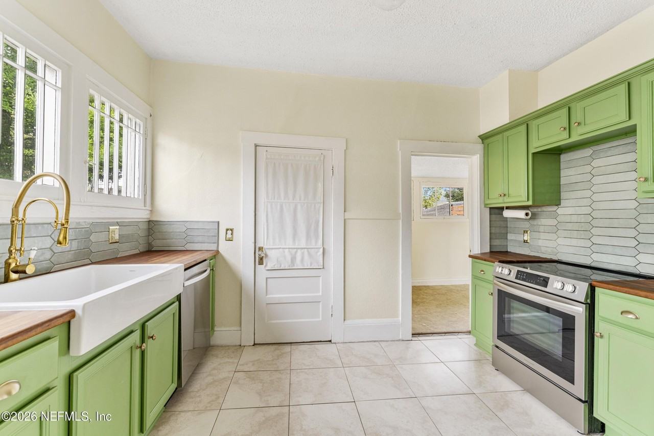 4531 Attleboro St - Photo 5 of 15