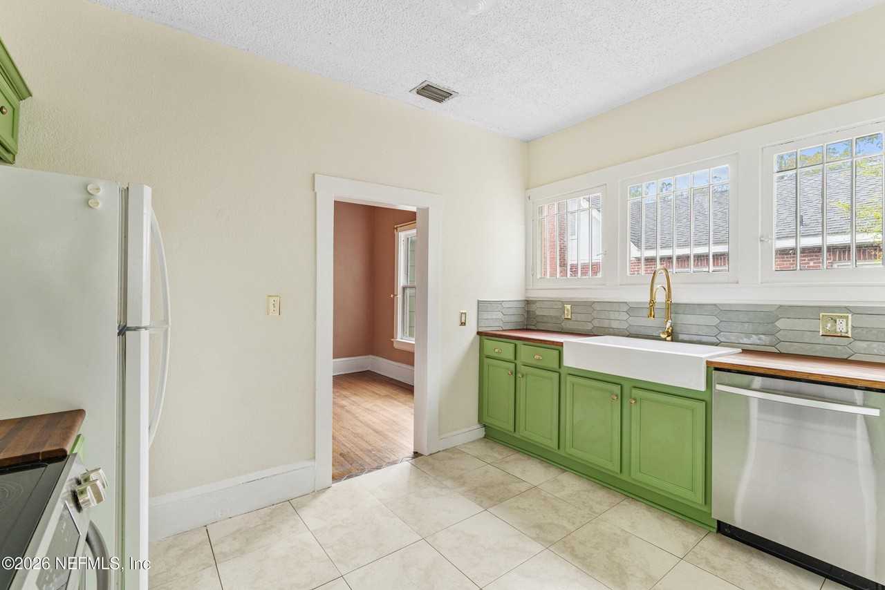 4531 Attleboro St - Photo 6 of 15