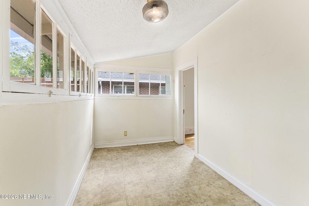 4531 Attleboro St - Photo 7 of 15