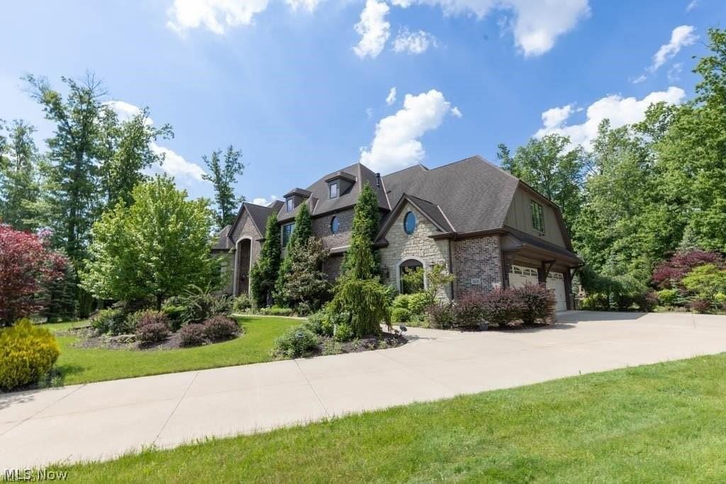 3600 Oxford Cir - Photo 3 of 49