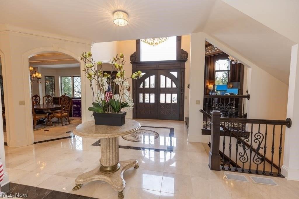 3600 Oxford Cir - Photo 5 of 49