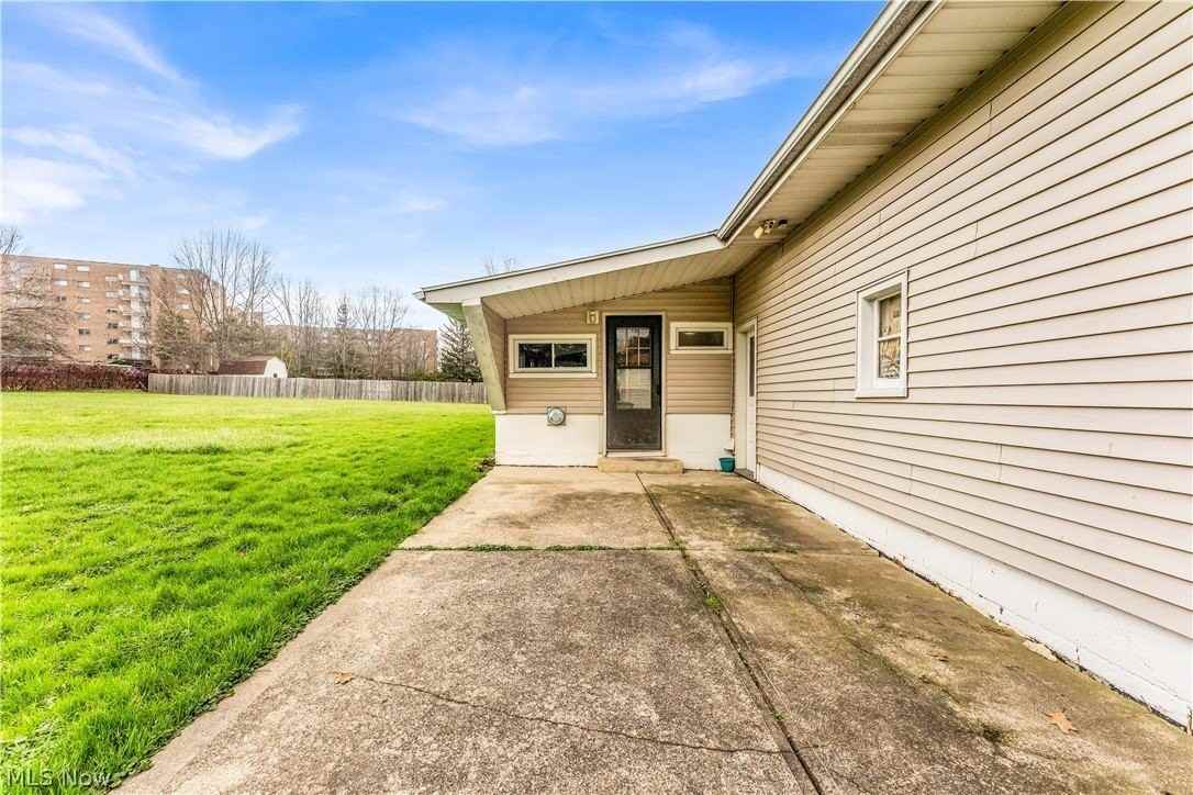 25121 Price Rd - Photo 4 of 32