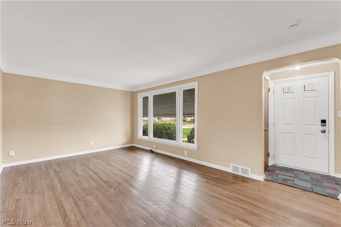 655 E 240th St - Photo 3 of 27