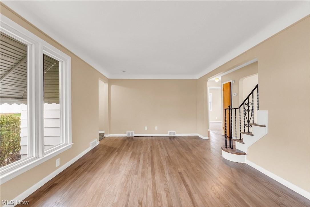 655 E 240th St - Photo 5 of 27