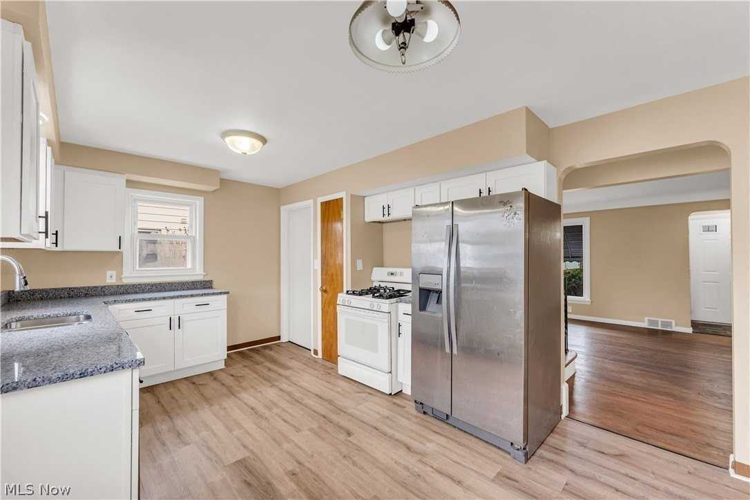 655 E 240th St - Photo 6 of 27