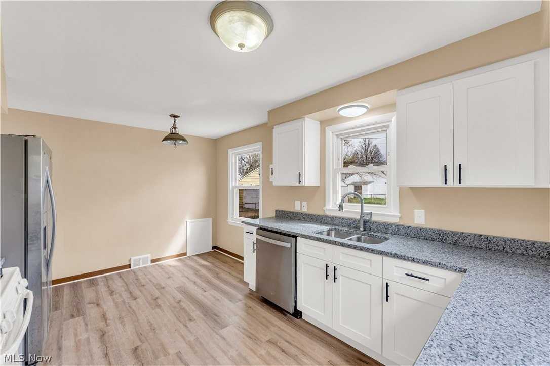 655 E 240th St - Photo 7 of 27