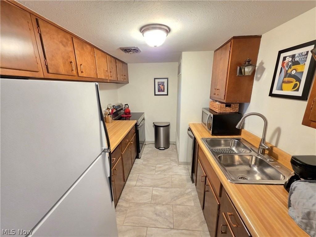 6995 Carriage Hill Dr - Photo 6 of 22