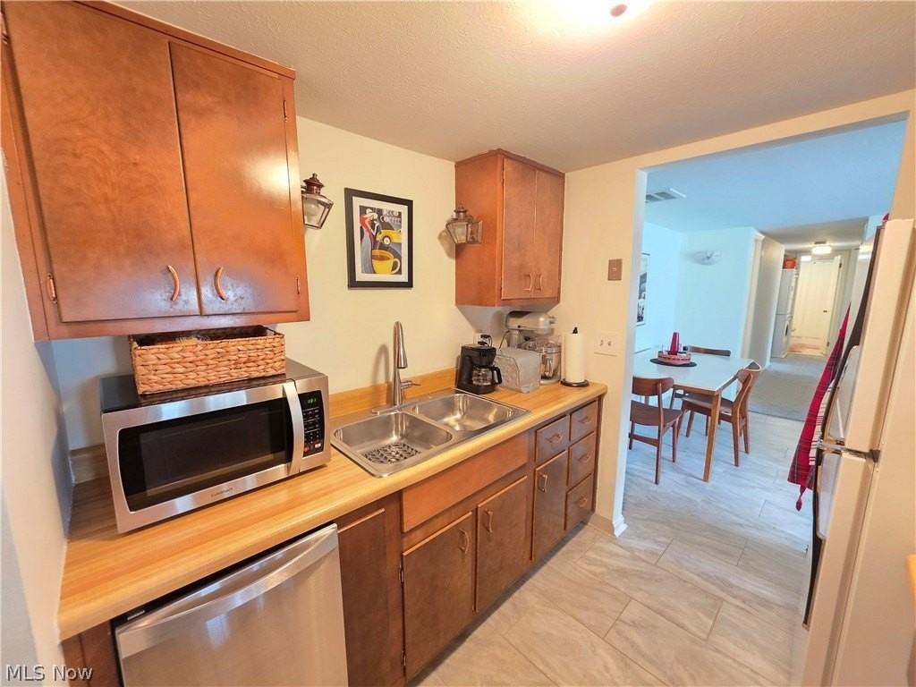 6995 Carriage Hill Dr - Photo 7 of 22