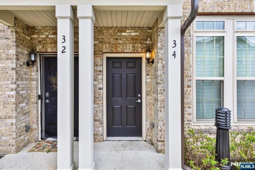 34 Arnold Dr - Photo 3 of 21