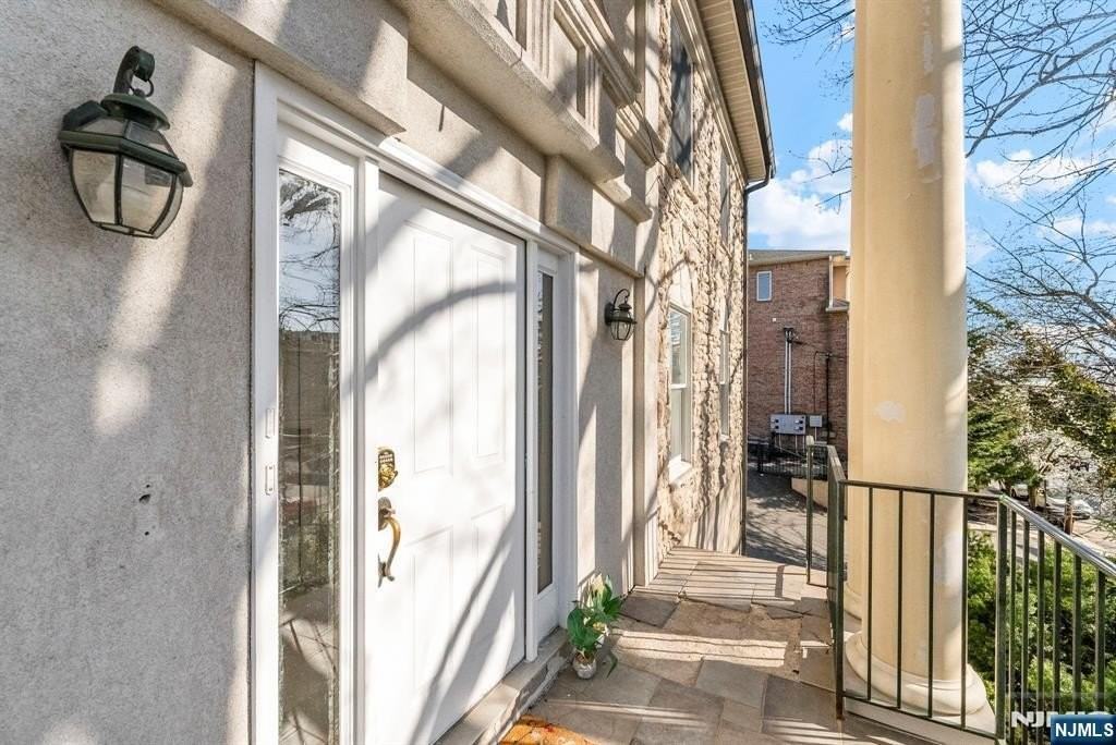 360 Gorge Rd - Photo 4 of 19