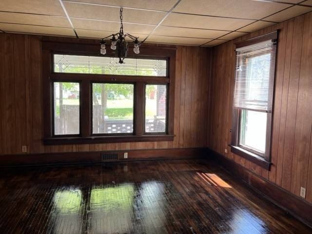 825 S Seneca Ave - Photo 2 of 8