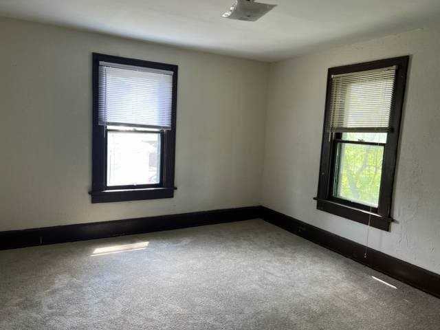 825 S Seneca Ave - Photo 7 of 8