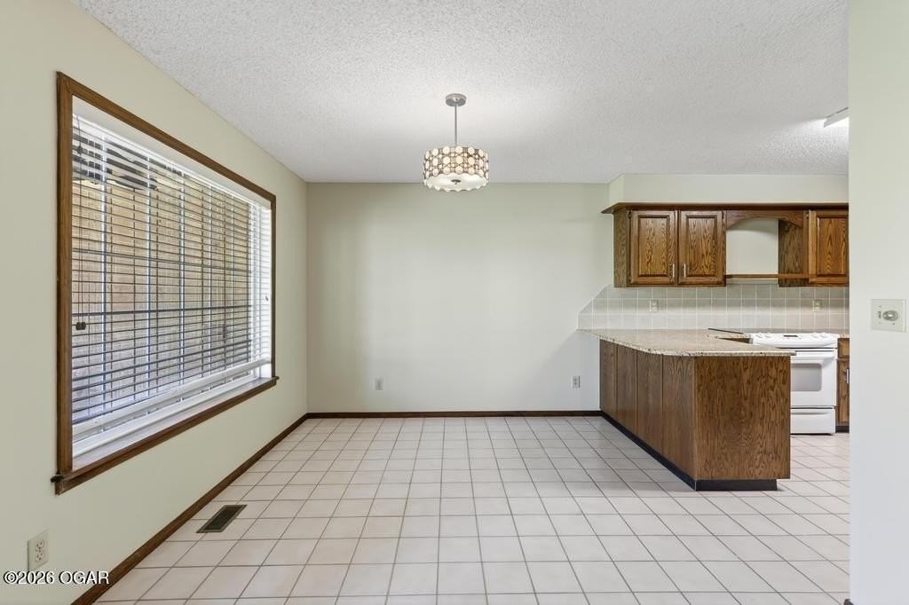 2756 N Loma Linda Dr Unit A - Photo 4 of 16