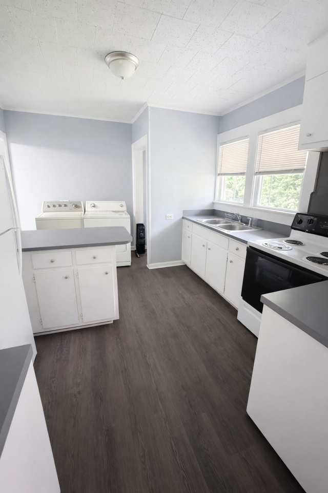 1827 1st Ave Nw #2 - Photo 4 of 7