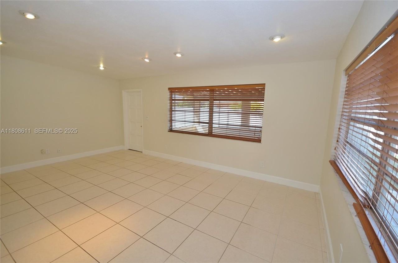 481 West 55th Place - Photo 2 of 25