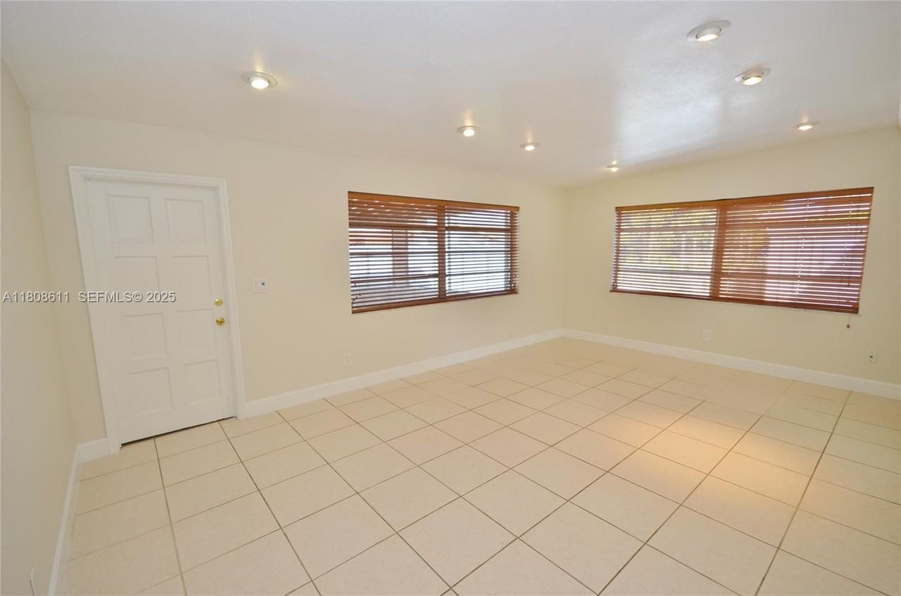 481 West 55th Place - Photo 5 of 25