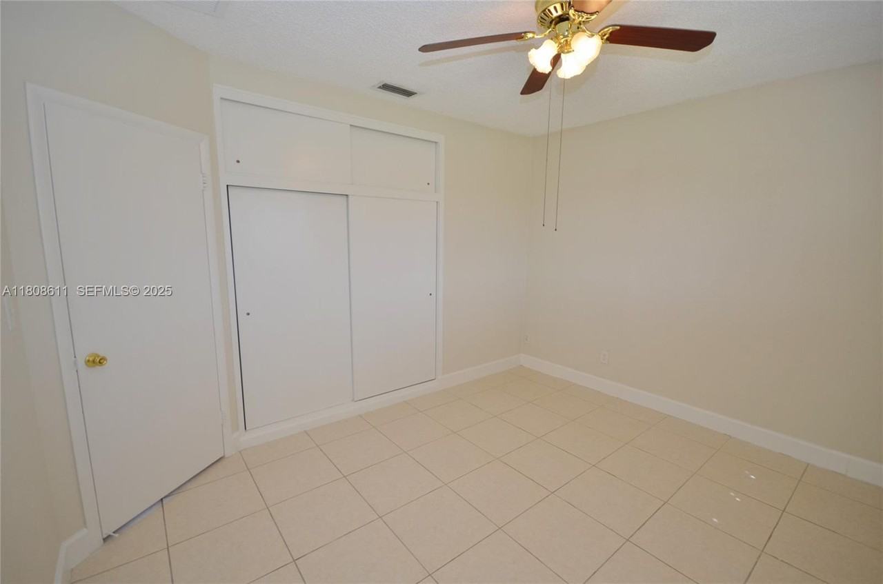 481 West 55th Place - Photo 7 of 25