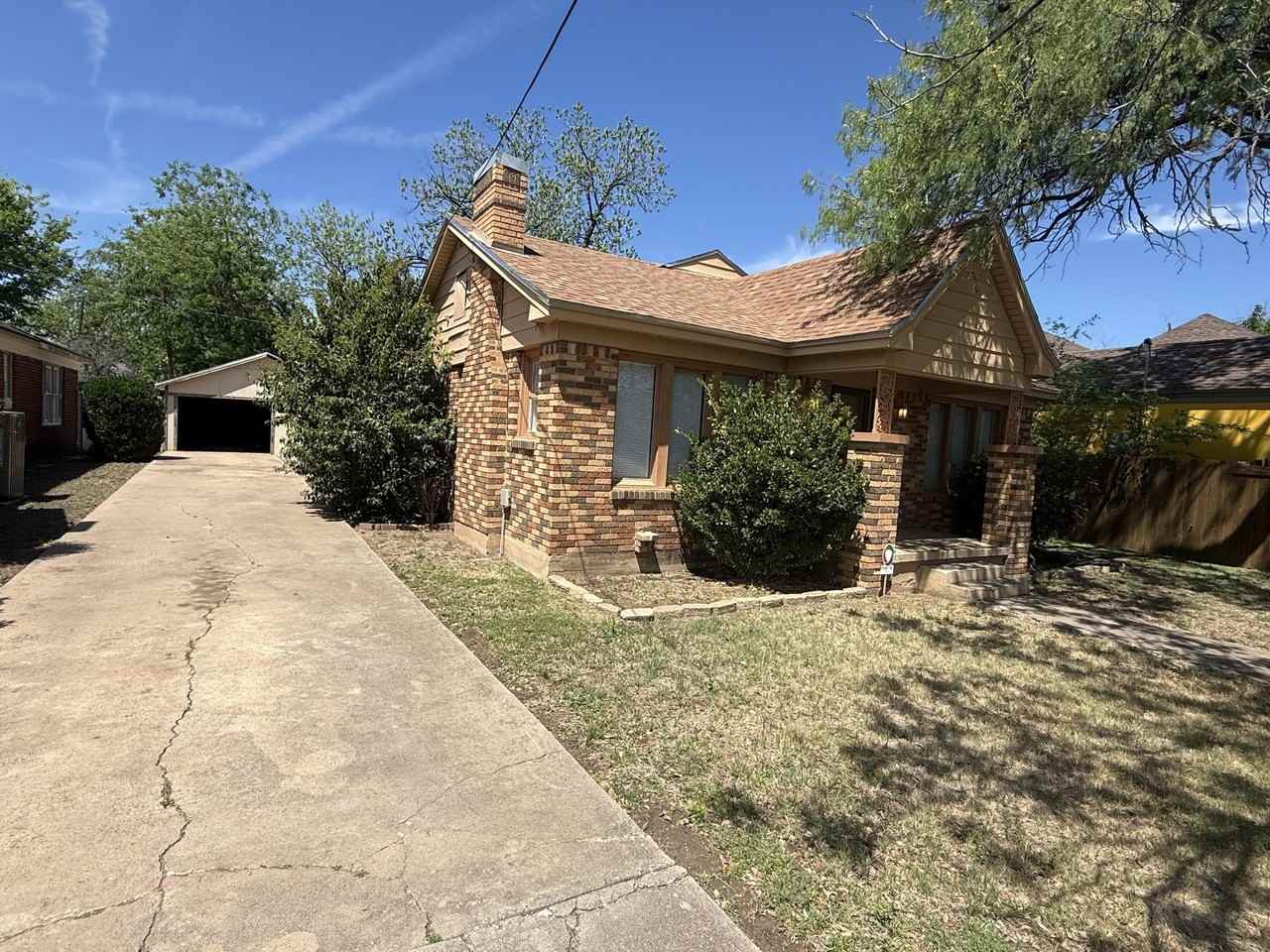 1858 Live Oak St - Photo 2 of 13