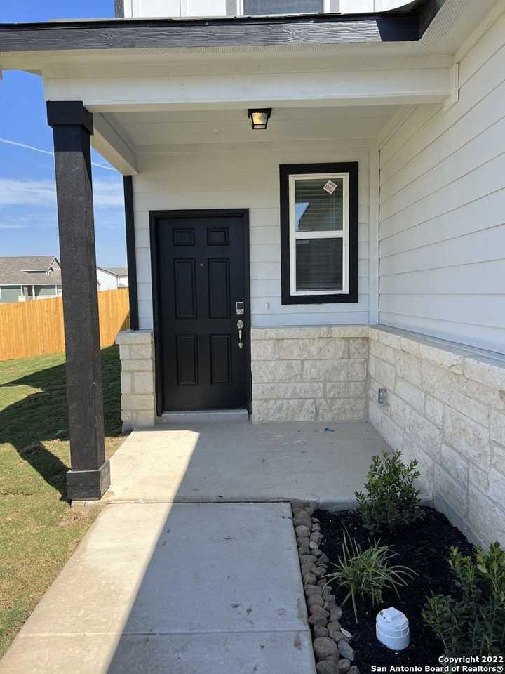 2164 Griffith Dr - Photo 3 of 21