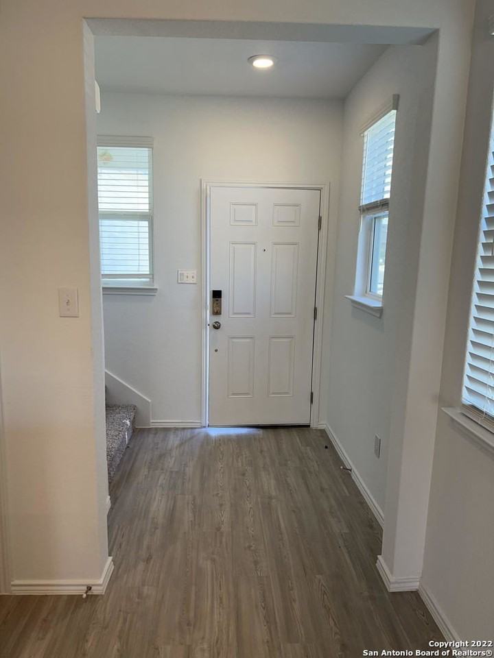 2164 Griffith Dr - Photo 4 of 21