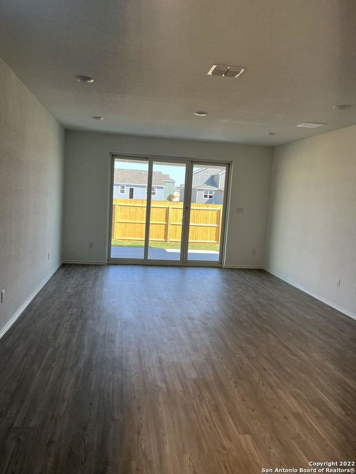 2164 Griffith Dr - Photo 5 of 21