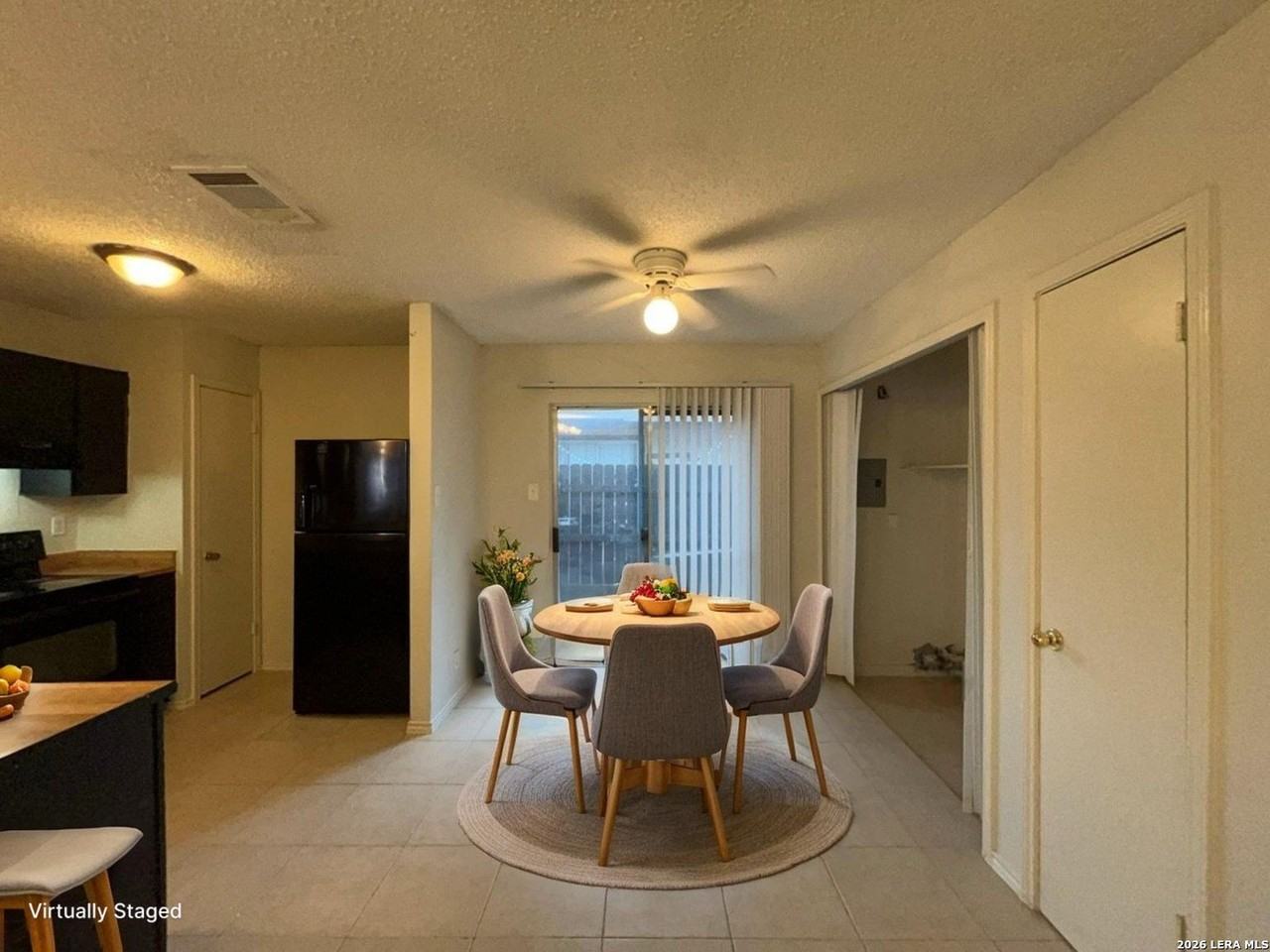 8869 Meadow Trace St - Photo 3 of 35