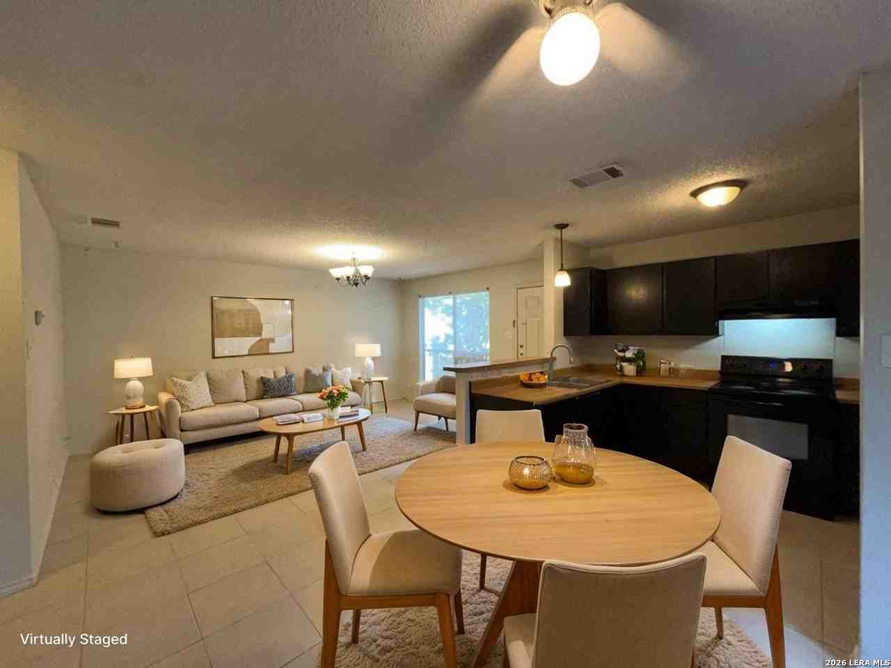 8869 Meadow Trace St - Photo 4 of 35