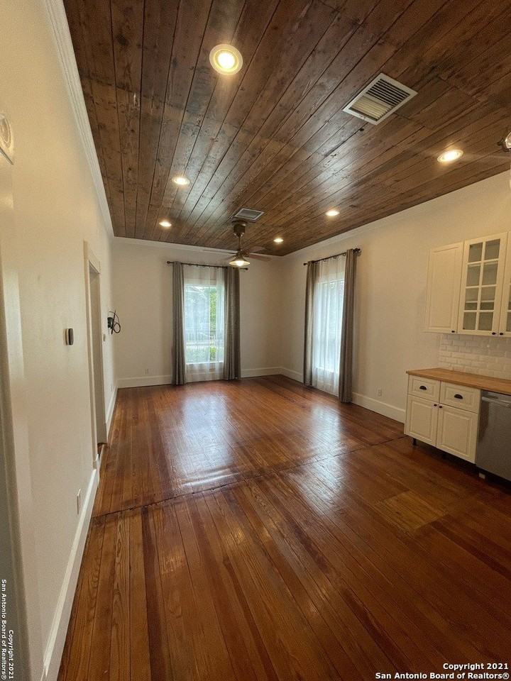 218 Vance St - Photo 4 of 9