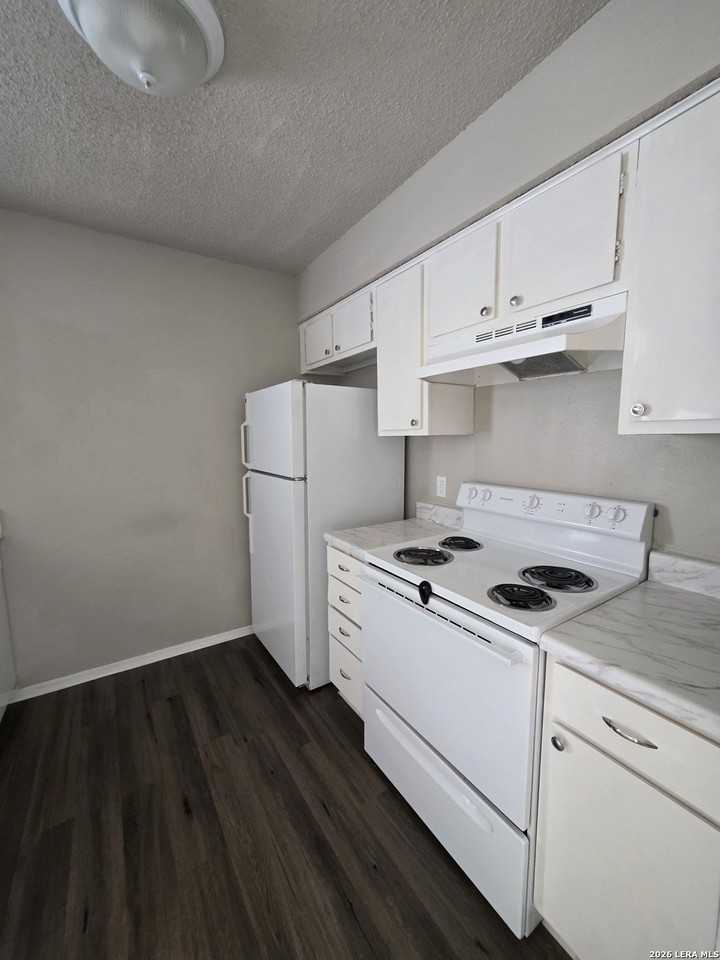 546 Dukeway Apt 1 - Photo 4 of 23