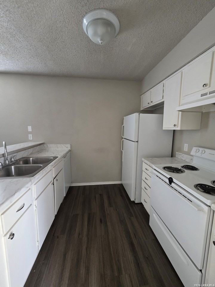 546 Dukeway Apt 1 - Photo 5 of 23