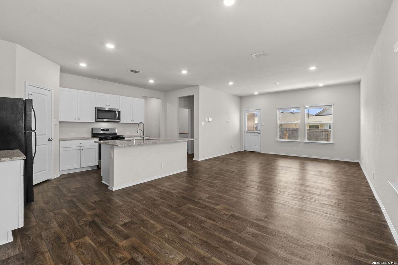 4021 Lilac Path - Photo 3 of 28