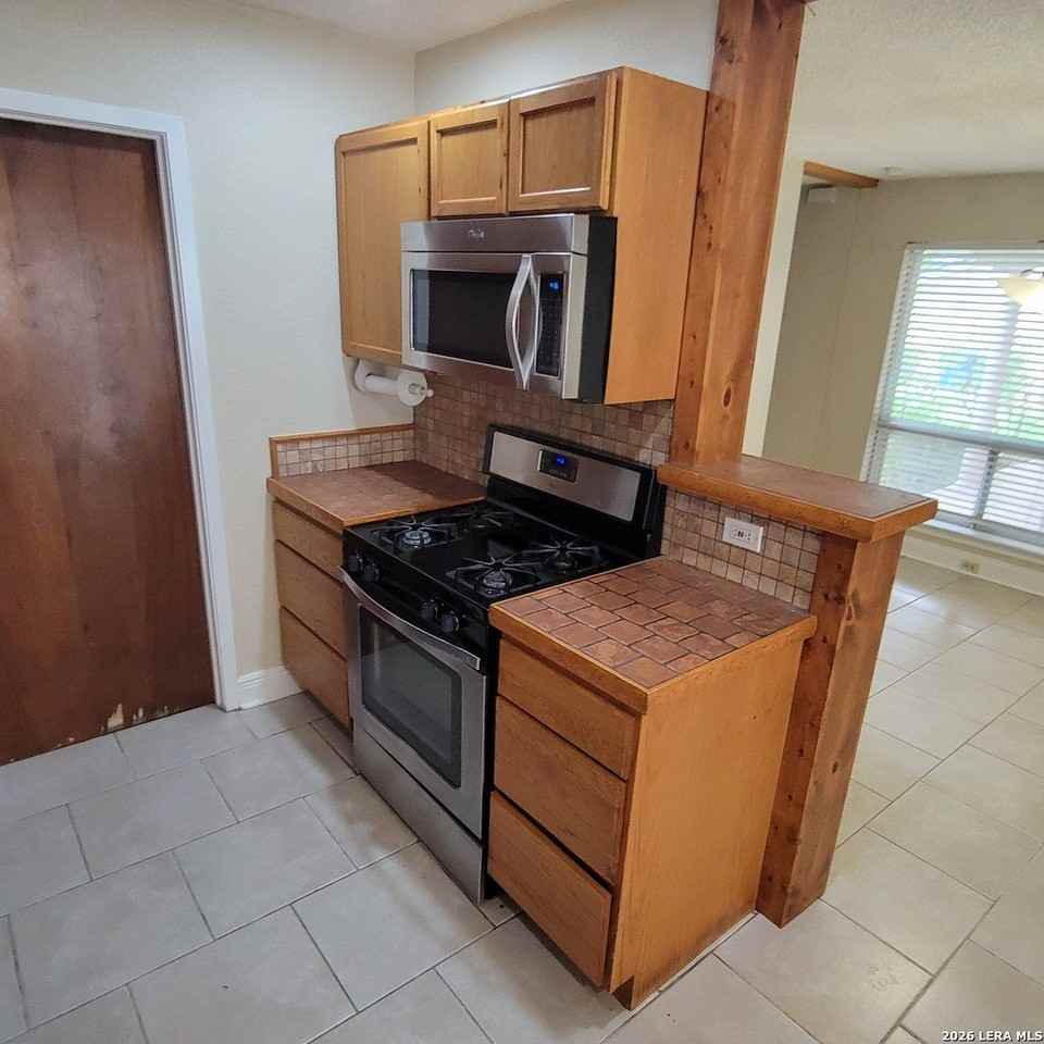 1922 Oakline Dr - Photo 5 of 16