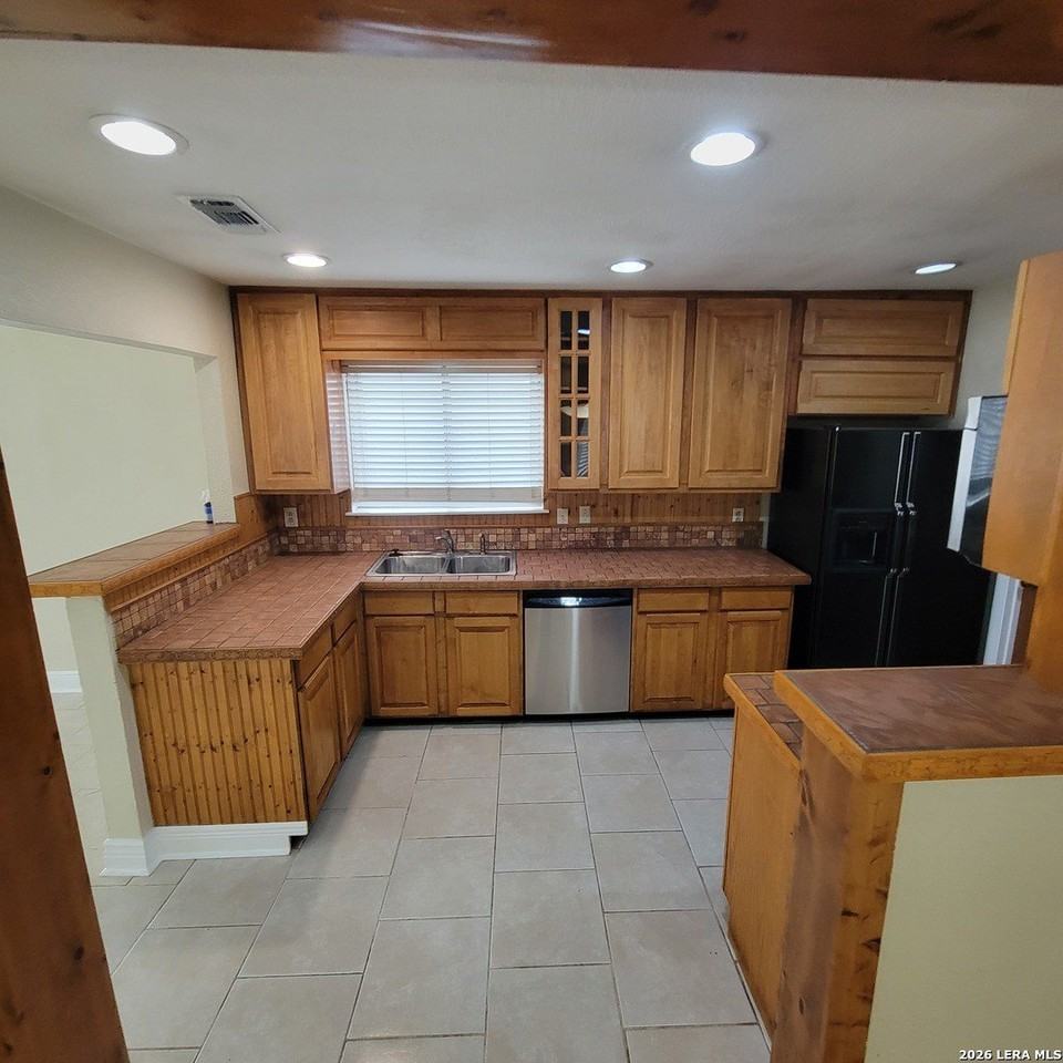 1922 Oakline Dr - Photo 6 of 16