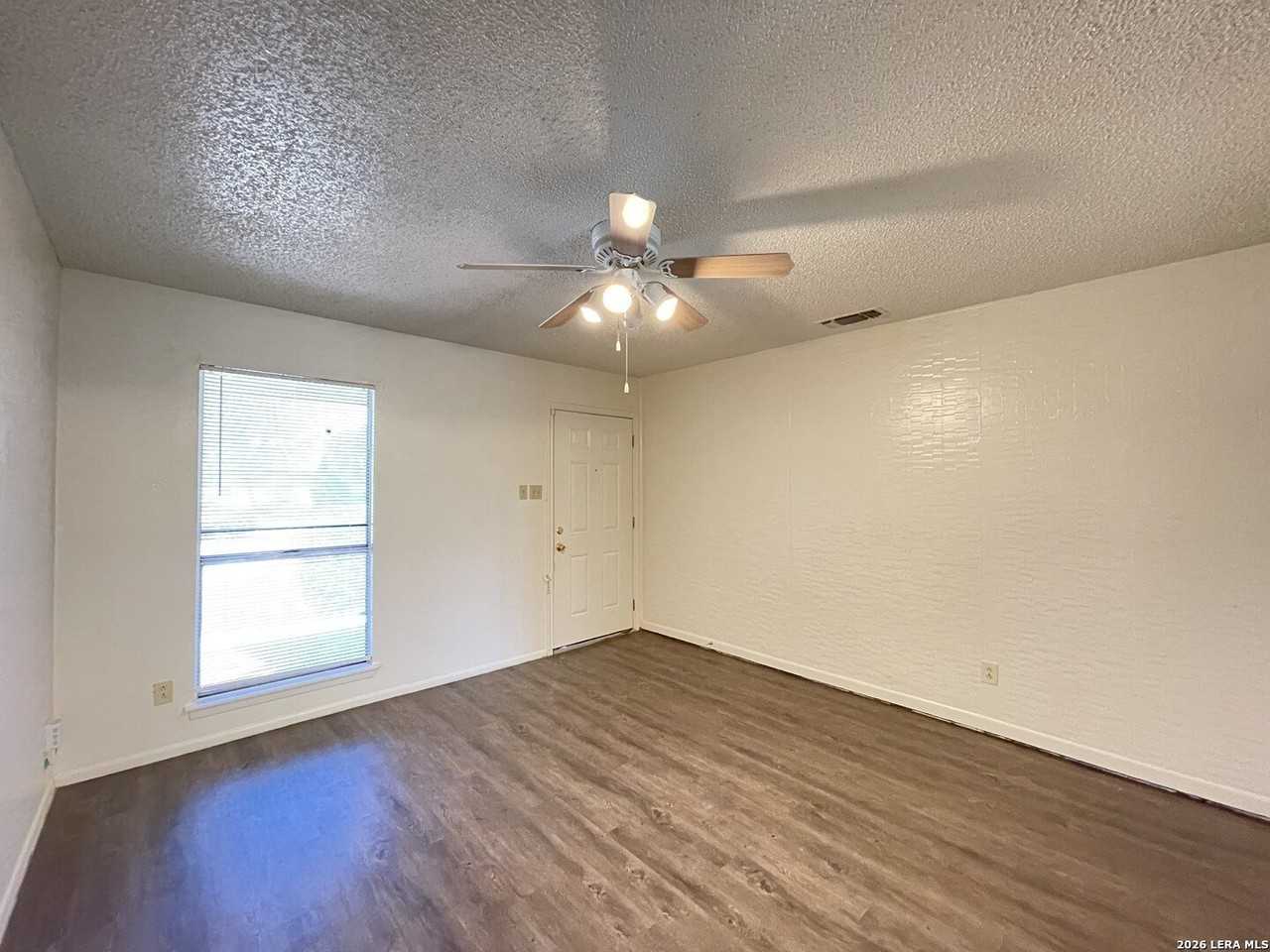 7454 Lancewood Dr - Photo 4 of 34