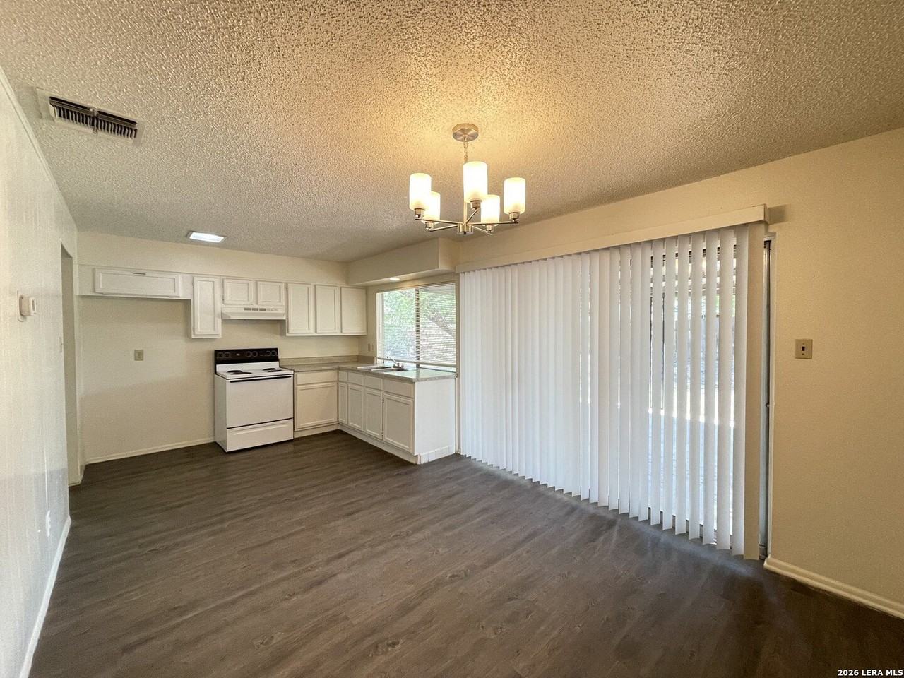 7454 Lancewood Dr - Photo 6 of 34