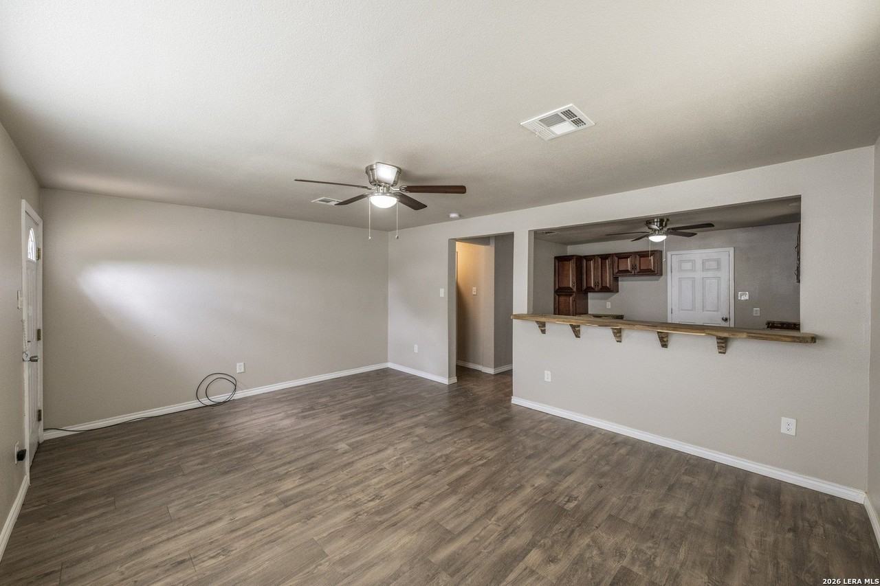 1608 Avenue J - Photo 3 of 11