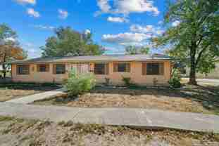 206 Bexar Dr - Photo 1 of 1