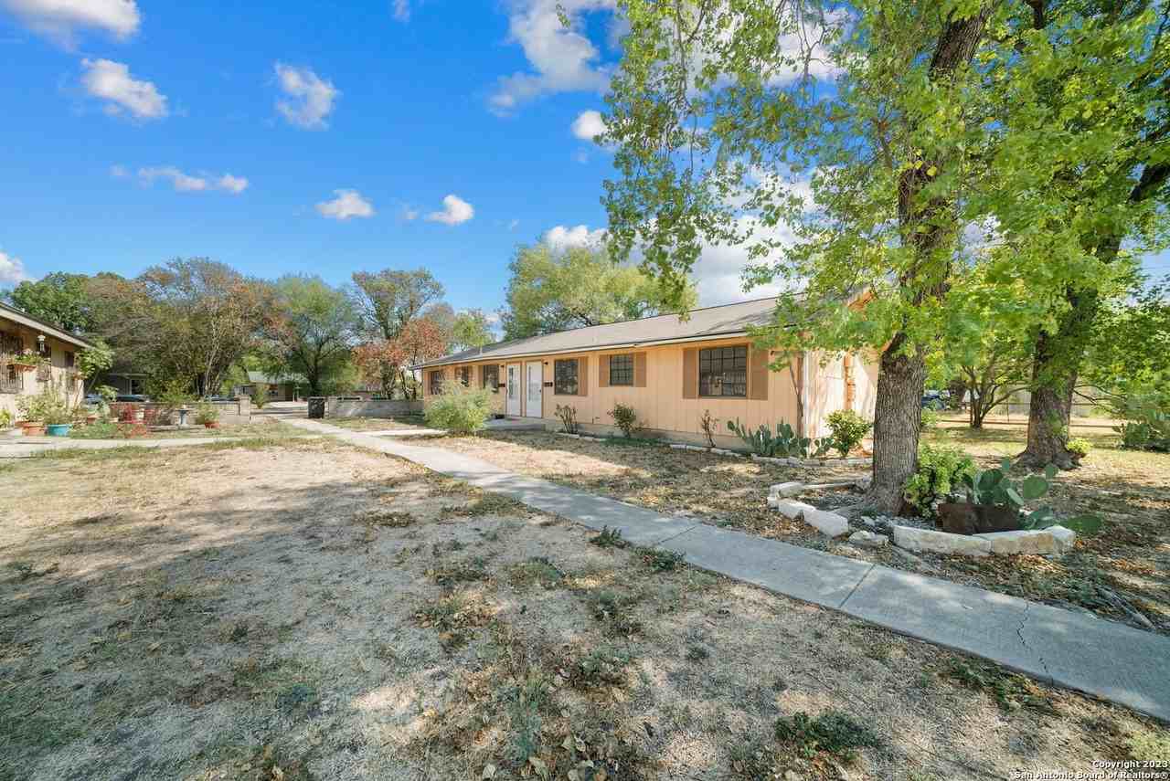 206 Bexar Dr - Photo 2 of 29