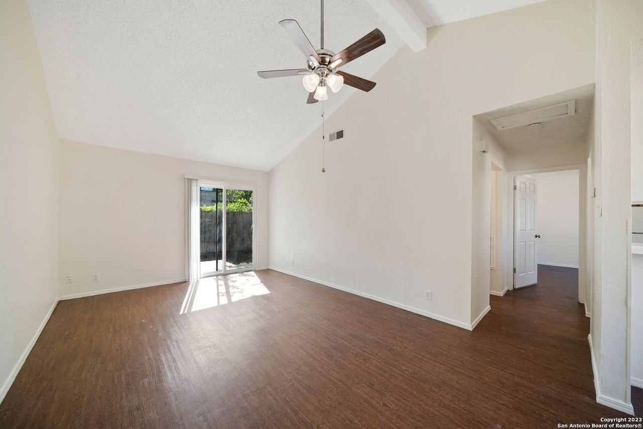 206 Bexar Dr - Photo 6 of 29