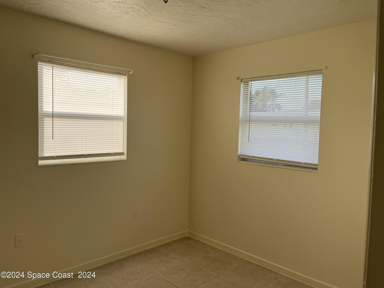 360 Schoolhouse Ln - Photo 7 of 10