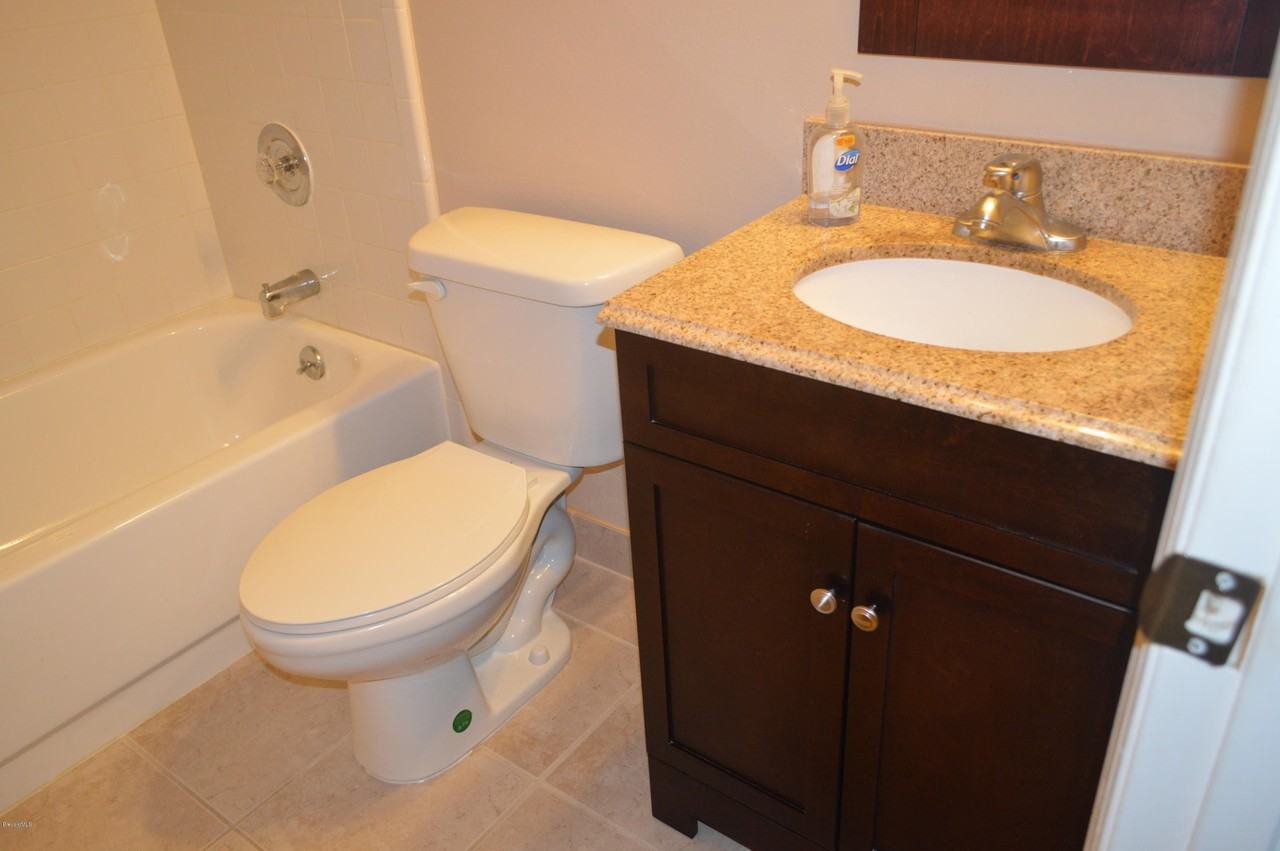 101 Summer Pl Apt 3 - Photo 2 of 15