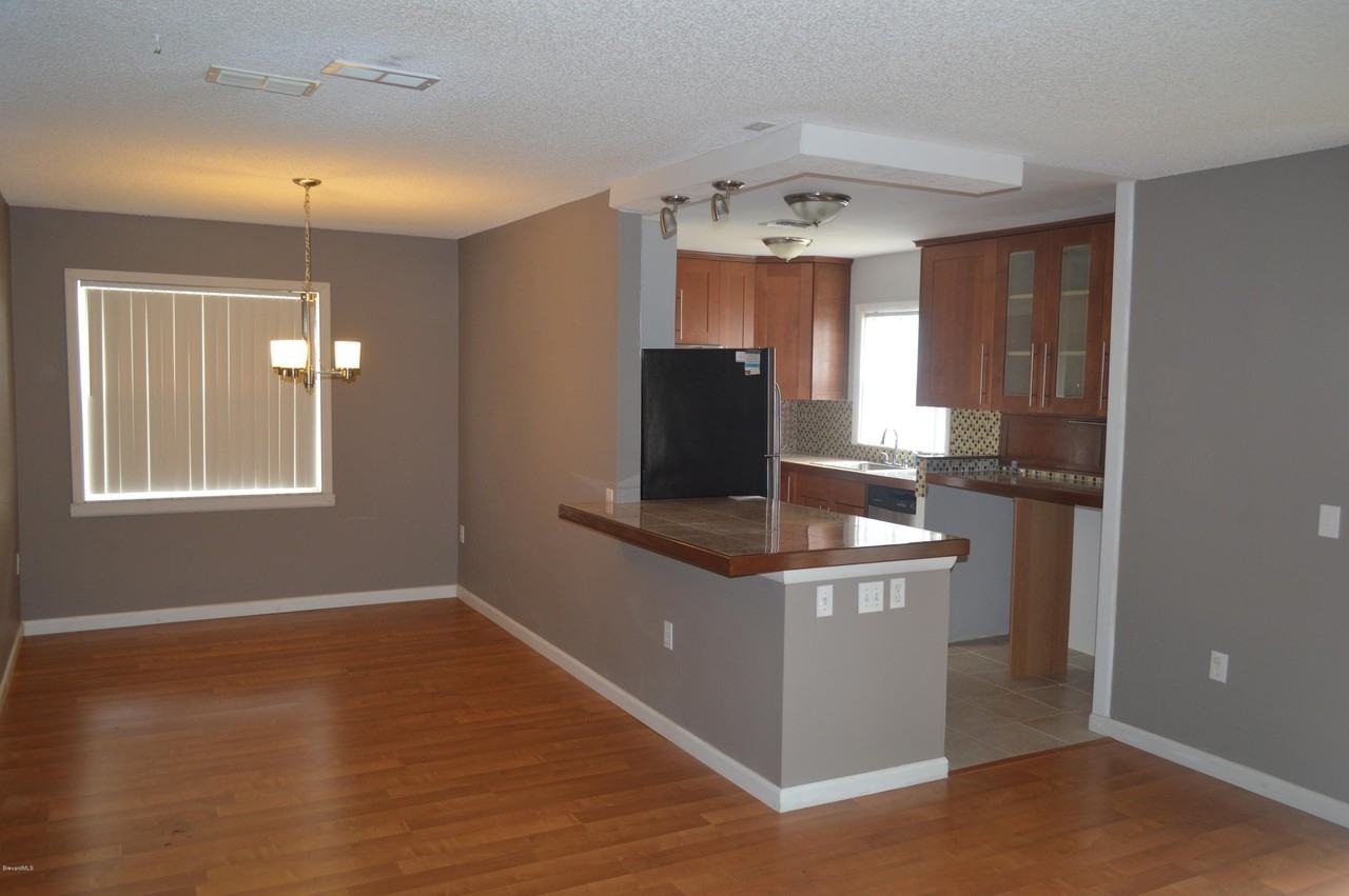 101 Summer Pl Apt 3 - Photo 3 of 15