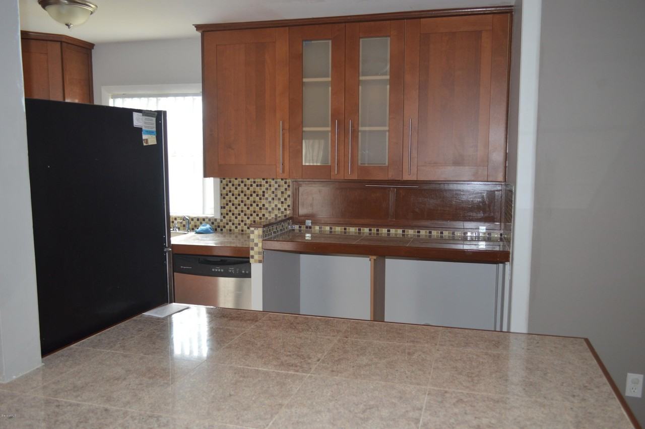 101 Summer Pl Apt 3 - Photo 6 of 15