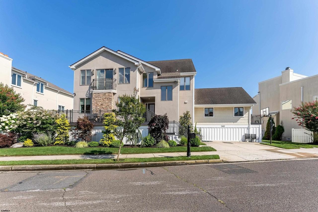 7600 Bayshore Dr - Photo 2 of 50