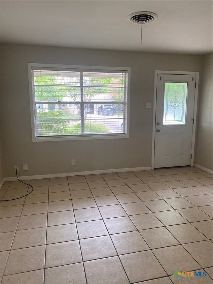 3801 Lancelot Ln - Photo 2 of 21