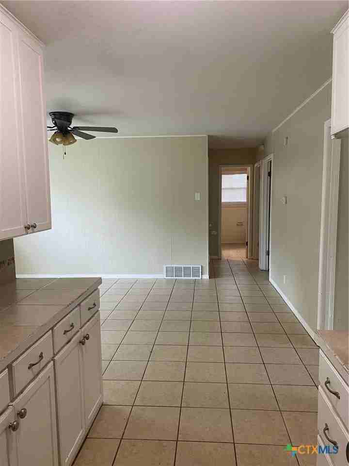 3801 Lancelot Ln - Photo 6 of 21