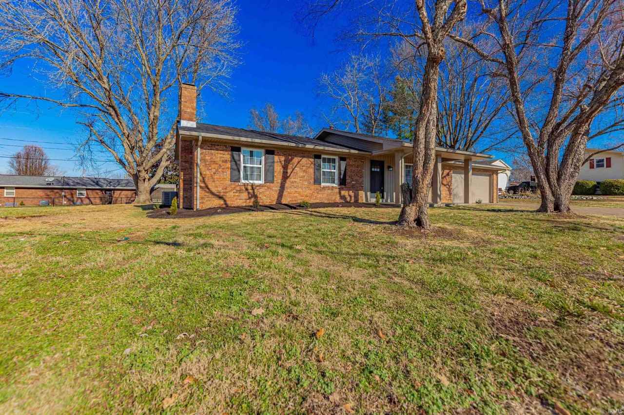 441 Lawrence Dr - Photo 2 of 33