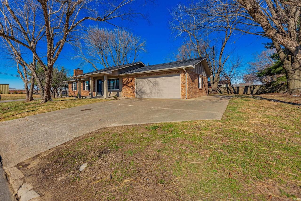 441 Lawrence Dr - Photo 3 of 33